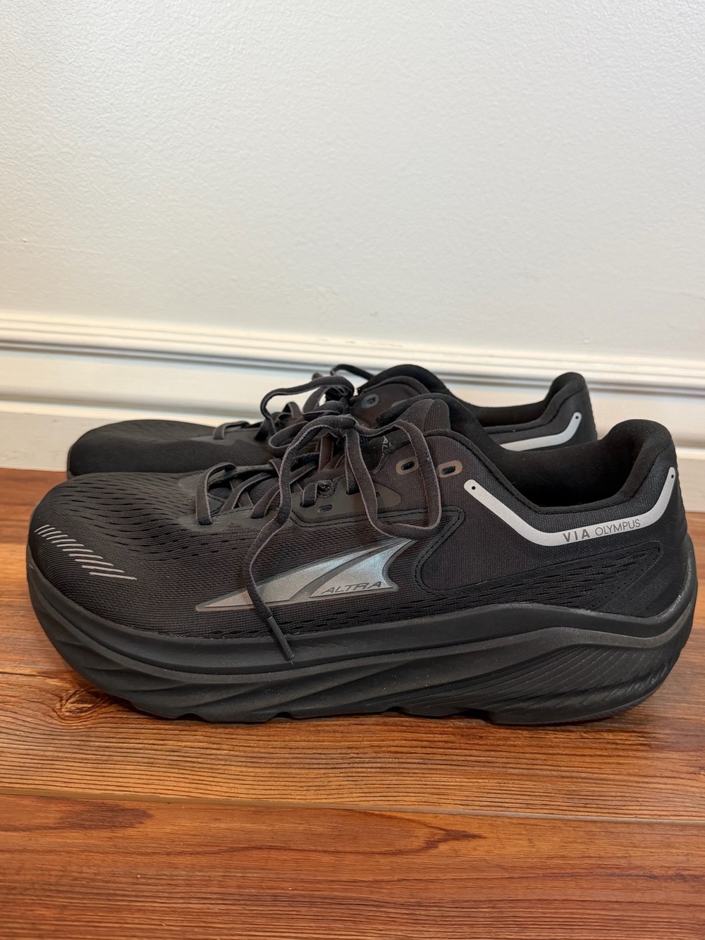 Altra Via Olympus Men’s running outdoor Black Shoes Size 11.5-like new